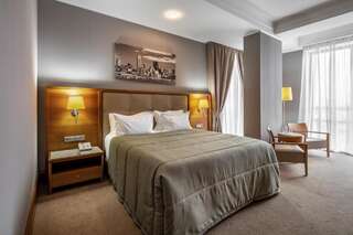 Отель CITYHOTEL Киев Улучшенный двухместный номер с 1 кроватью-5